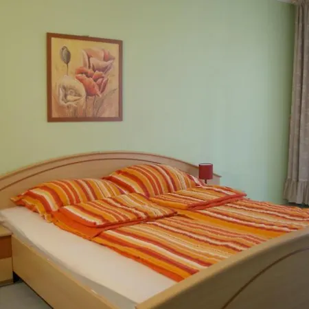 Apartment Orczy Apartman *
